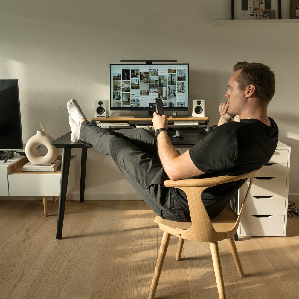 Example of poor workstation posture #3